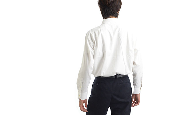 背中の汗染みが気にならないワイシャツ