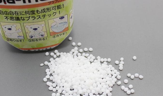 冷えると固まるプラスチック