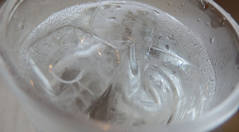 氷を持ち運ぶための水筒、保冷力が高い氷専用のアイスコンテナー。