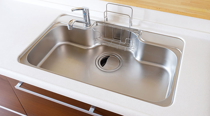 おすすめの洗い桶、畳めるタイプの洗い桶ならシンクが広く使えます。