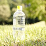 ペットボトルを水筒にできる、おでかけランチくん ペットボトル用2段コップ ベルト付