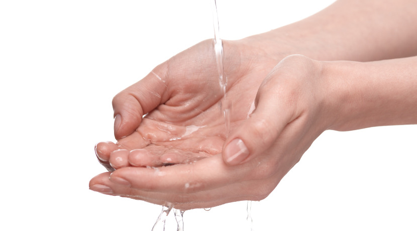 手を乾かすドライヤー、家庭用のコンパクトなタイプも販売されています。