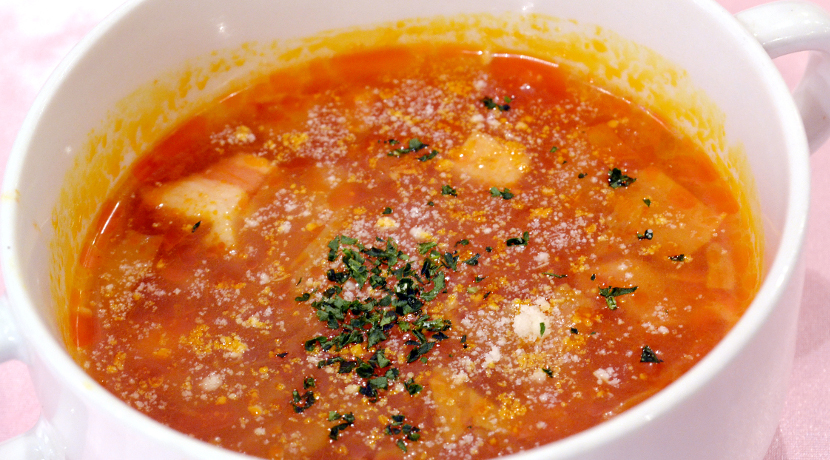 電子レンジ対応の野菜チョッパー、スープが簡単に作れます。
